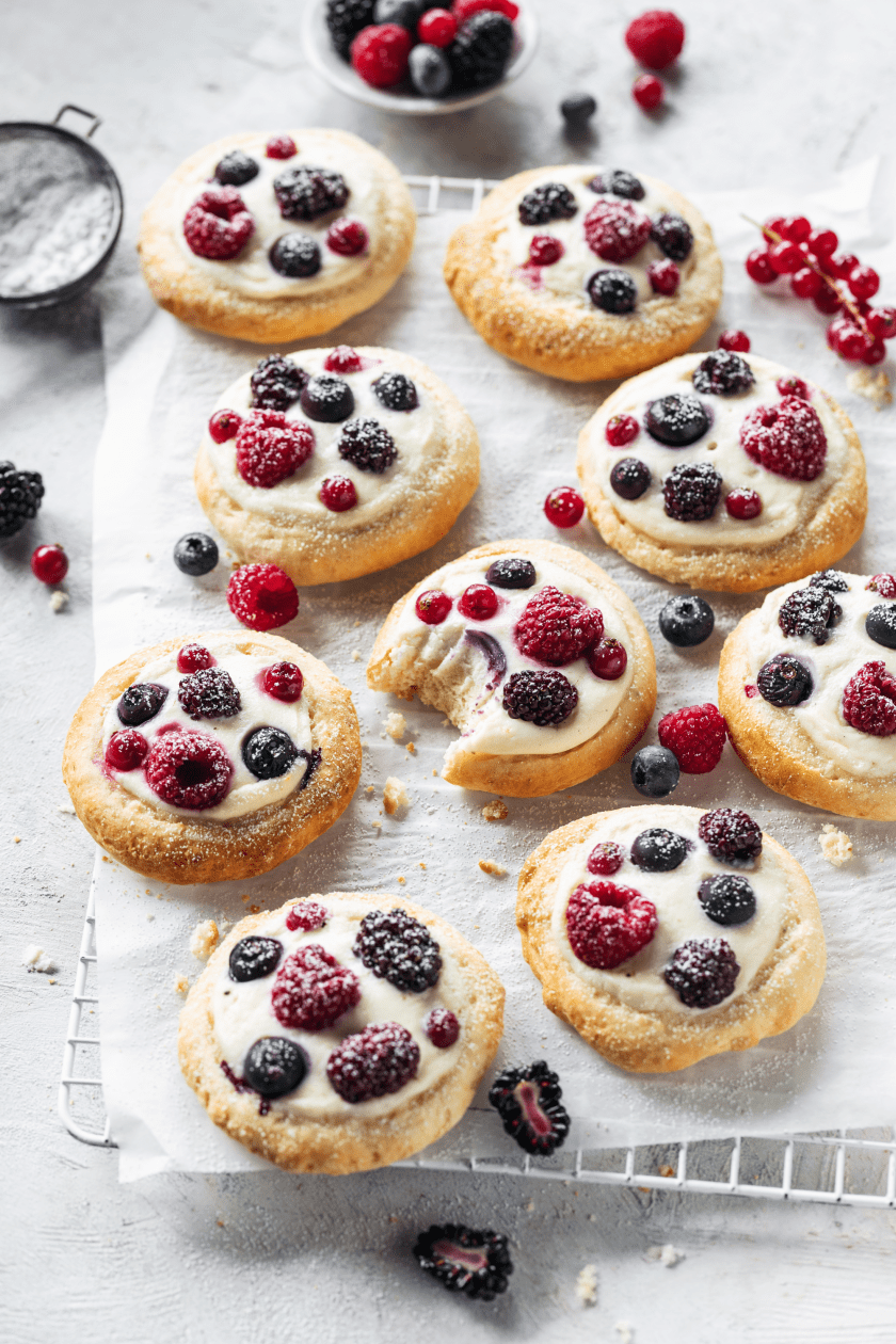 Schnelle Quarkteilchen mit Beeren | Simply Yummy