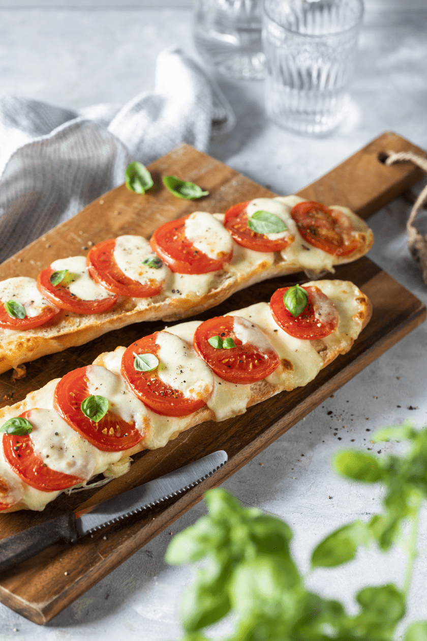 Schnelles Tomate Mozzarella Baguette | Simply Yummy