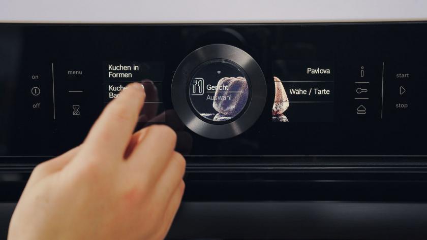 Der Backofen wird auf Kuchen in Formen eingestellt.