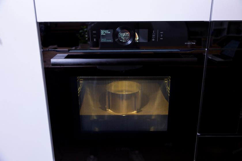 Biskuitboden für die Benjamin Blümchen Torte ist im Ofen.