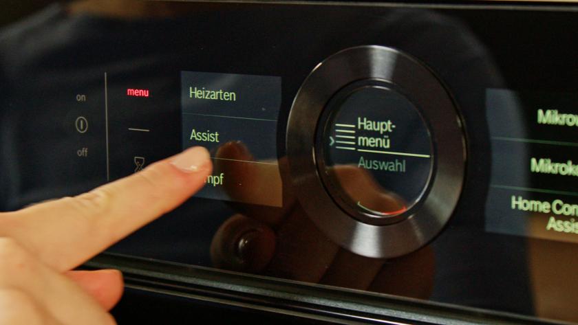 Der Backofen wird eingestellt.