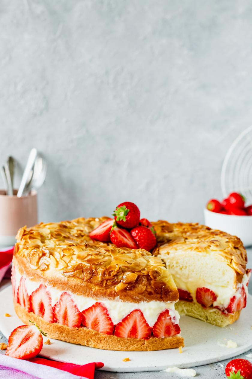 Erdbeer-Bienenstich nach bestem Rezept | Simply Yummy