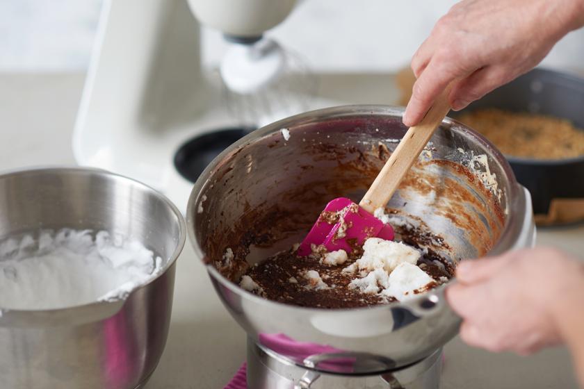 Erdnuss-Brownies mit Crunch &amp; extra Schoko | Simply Yummy