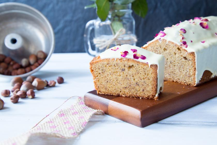 Glutenfreier Haselnuss-Rosen Kuchen