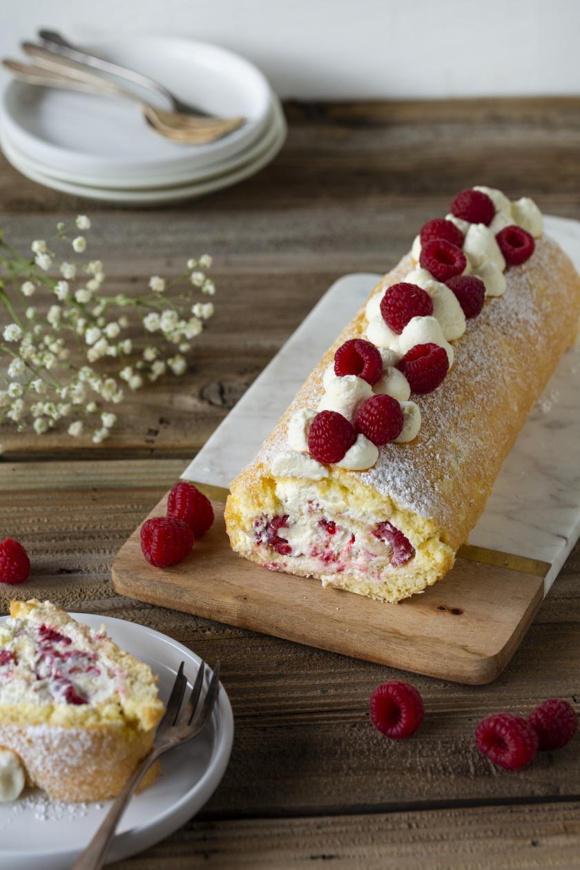 Sandwich Von Marmoriertem Biskuit Mit Mascarpone Creme Und Himbeeren ...