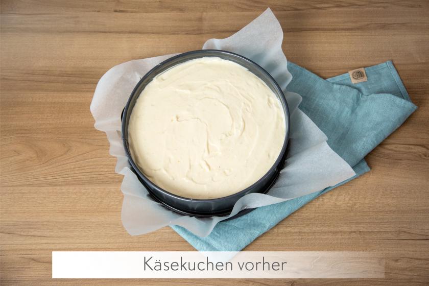 Ein roher Käsekuchen ohne Boden vor dem Backen.