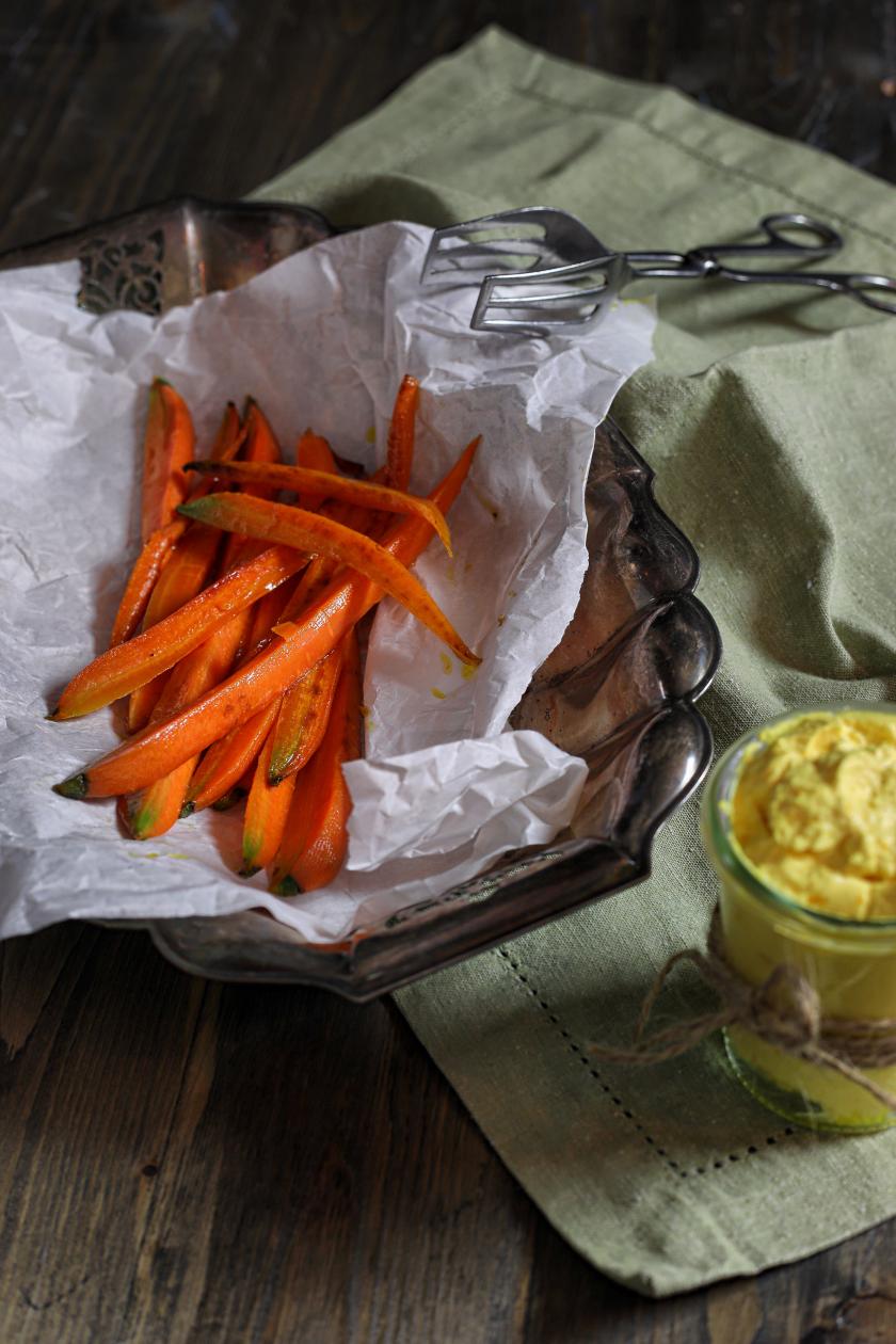 Karamellisierte Möhren mit Safrandip | Simply Yummy