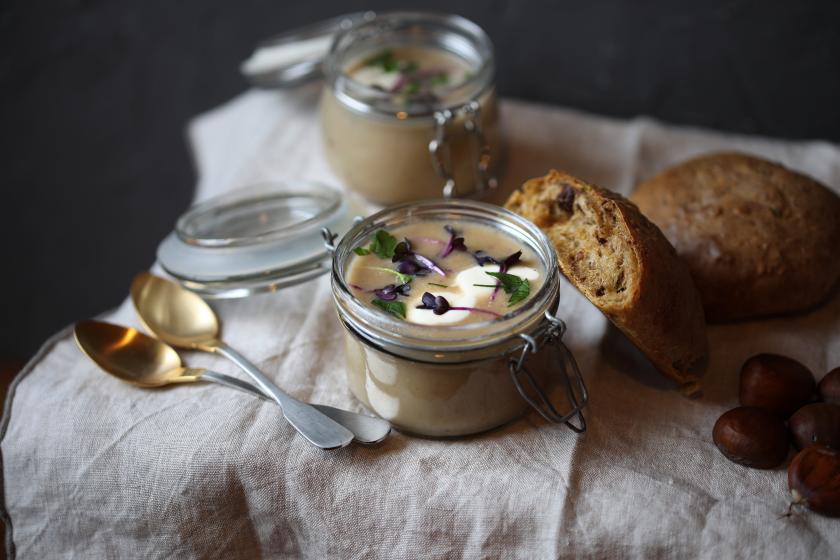 Maronensuppe mit Steinpilzbrötchen