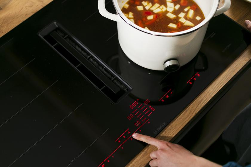 Der Herd wird eingestellt.