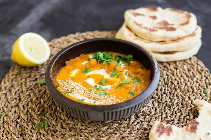 Orientalische Kichererbsensuppe mit Fladenbrot