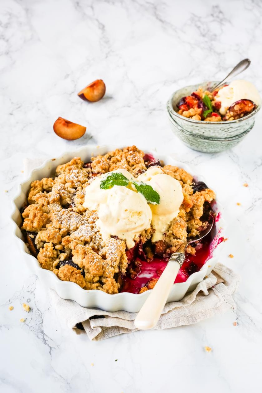 Pflaumen-Crumble mit Haferflocken-Streuseln | Simply Yummy