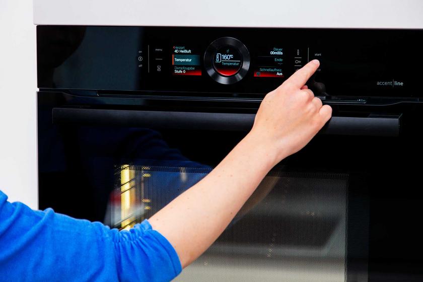 Der Backofen wird eingeschaltet.