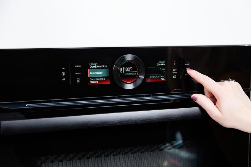 Der Backofen wird eingeschaltet.