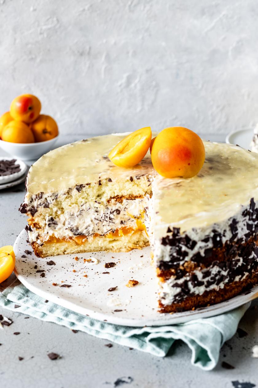 Stracciatella-Aprikosen-Torte so fruchtig | Simply Yummy