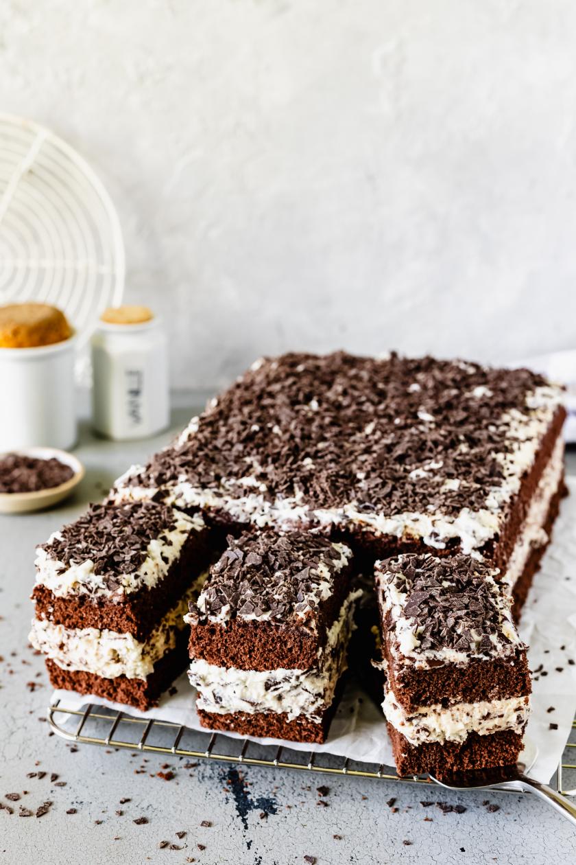 Stracciatella-Kuchen vom Blech so einfach | Simply Yummy