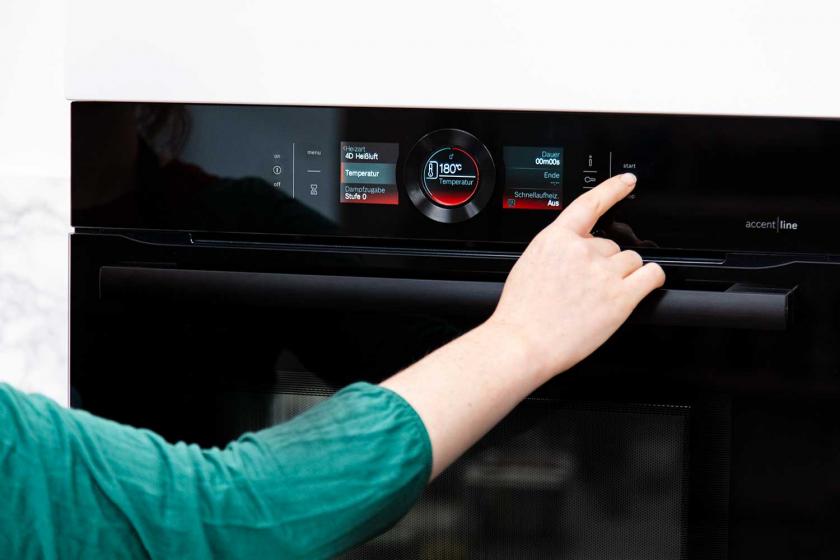 Der Backofen wird eingeschaltet.