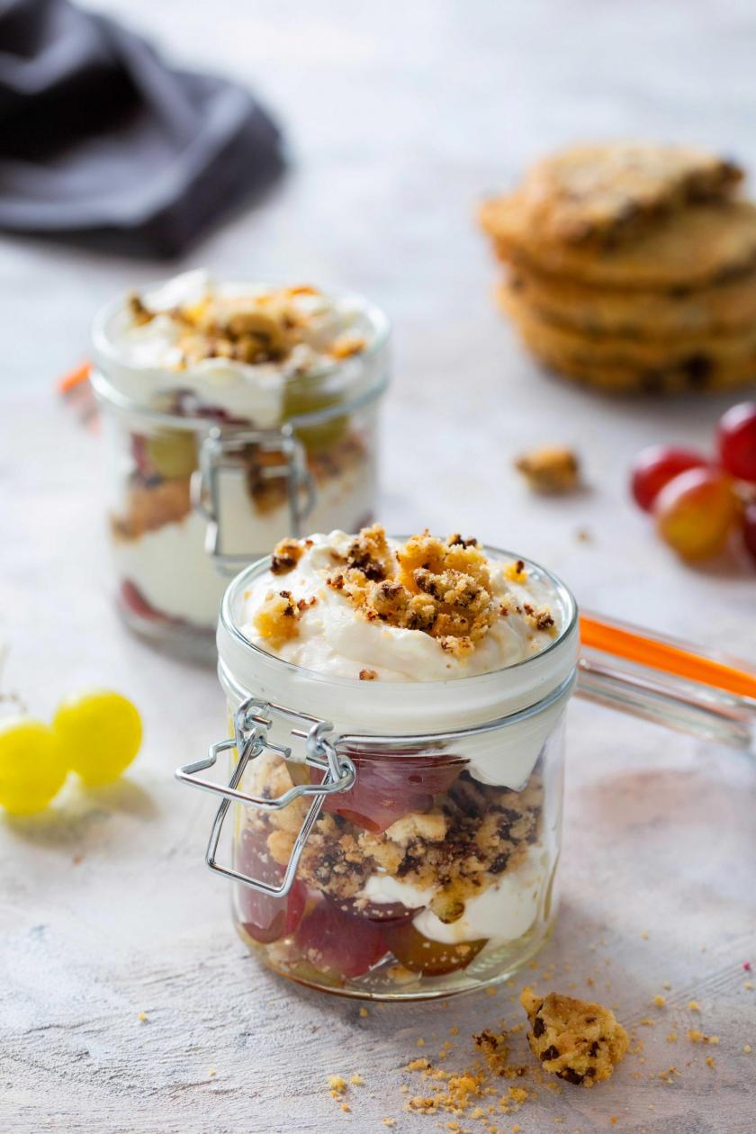 Trauben-Cookie-Dessert mit Quarkcreme | Simply Yummy