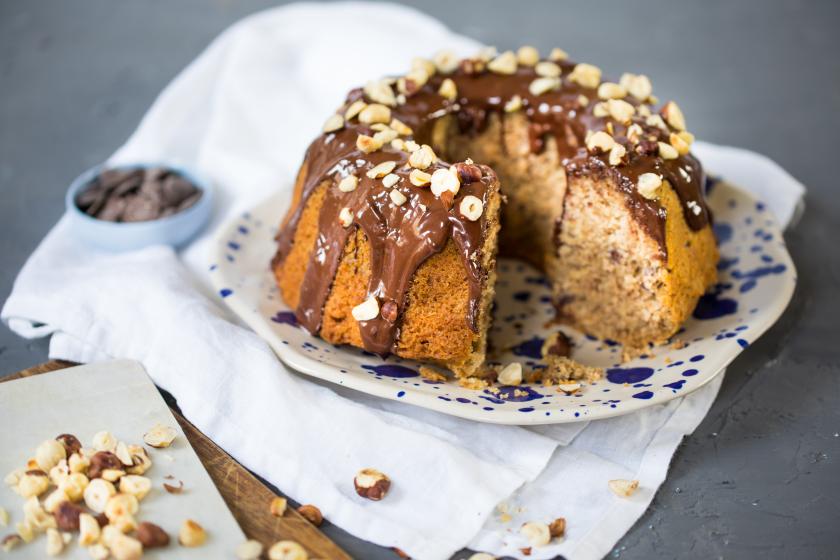 Veganer Sandkuchen mit Öl und Nüssen | Simply Yummy