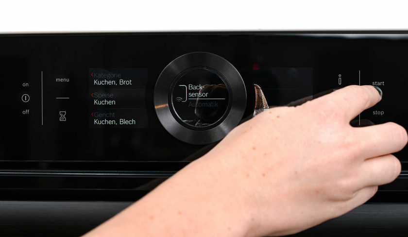 Der Backofen wird für die Schmandschnitten mit Glühweinkirschen angeschaltet.