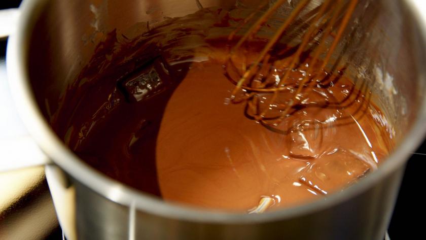 Geschmolzene Schokolade in einer Schüssel.