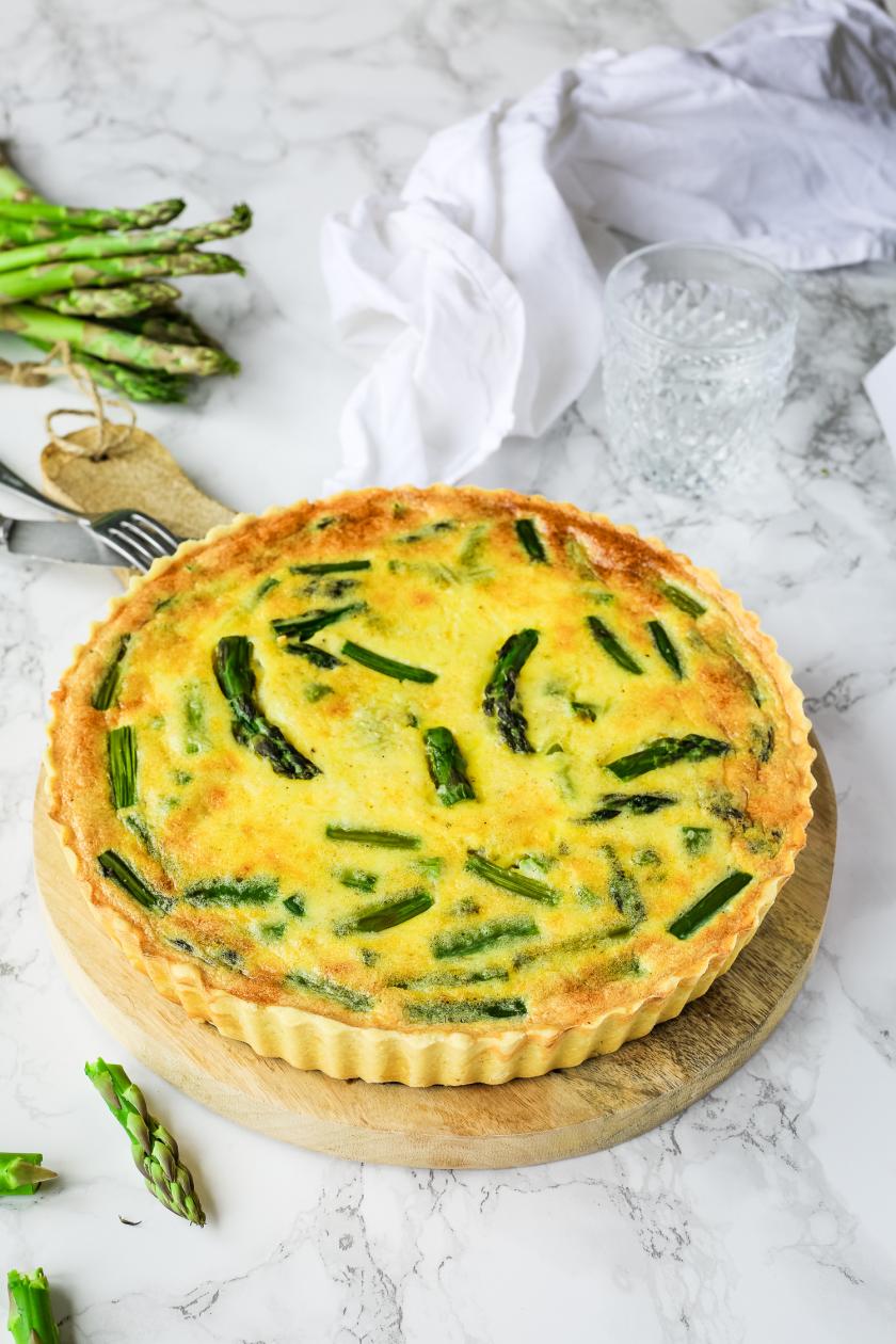 Spargelquiche mit grünem Spargel Käse | Simply Yummy