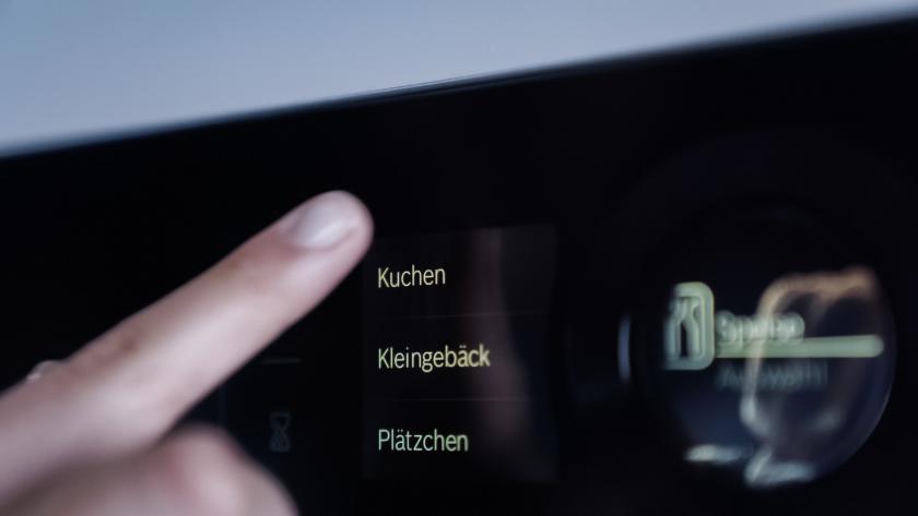 Der Backofen wird eingeschaltet.