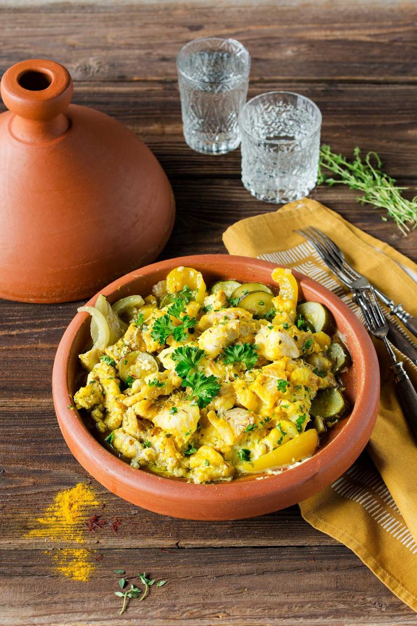 Tajine mit mariniertem Fisch und Gemüse