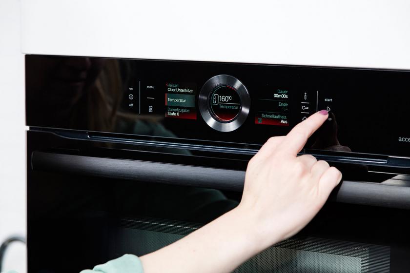 Zum Backen der Toffifee-Torte wird der Ofen auf 160 °C eingestellt.