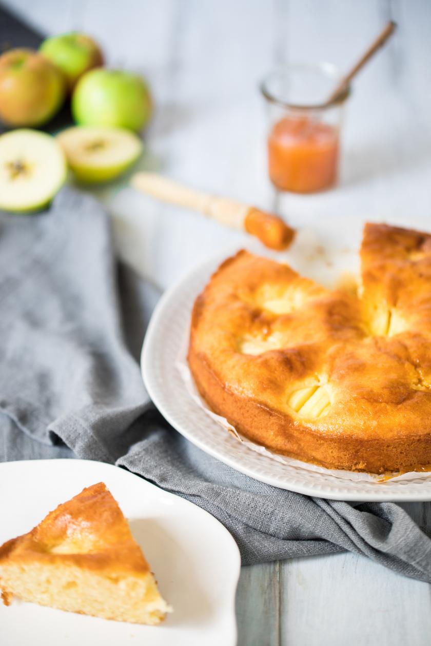 Versunkener Apfelkuchen - einfaches Rezept | Simply Yummy