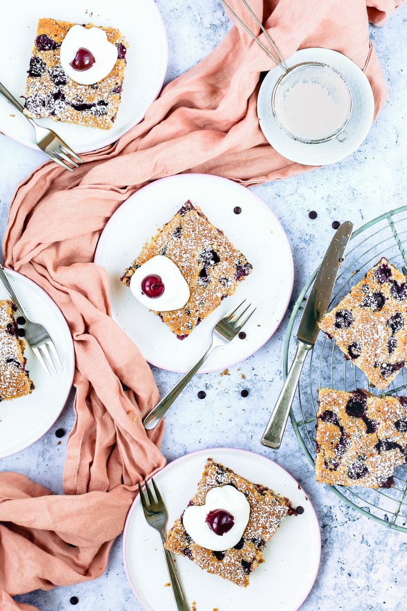 Saftigster Kirschkuchen vom Blech mit Schoko