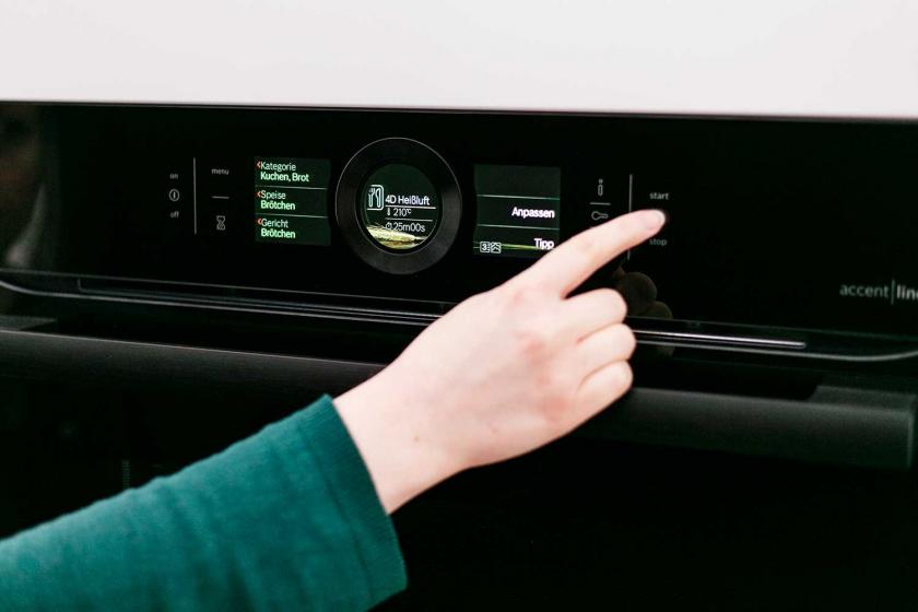 Der Backofen wird eingeschaltet.