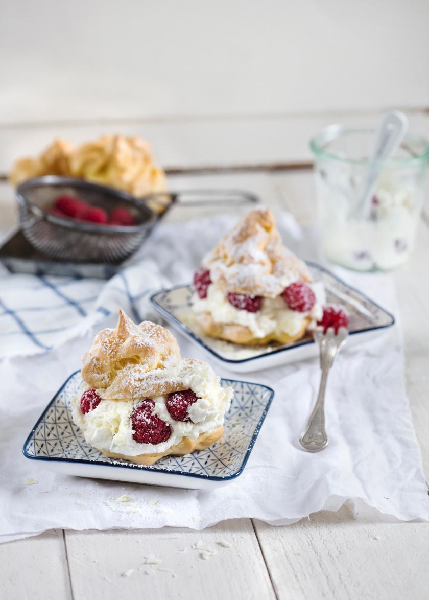 Windbeutel mit Himbeeren und Schoko-Sahne | Simply Yummy