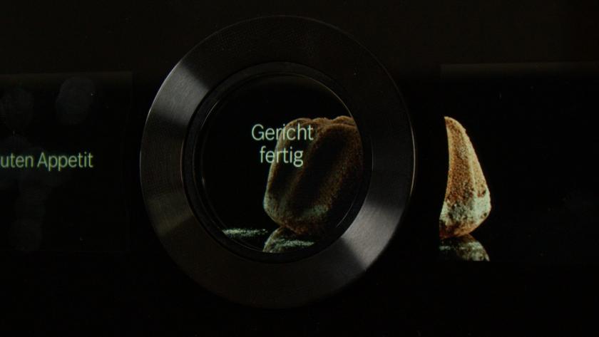 Backofen zeigt Gericht ist fertig an.