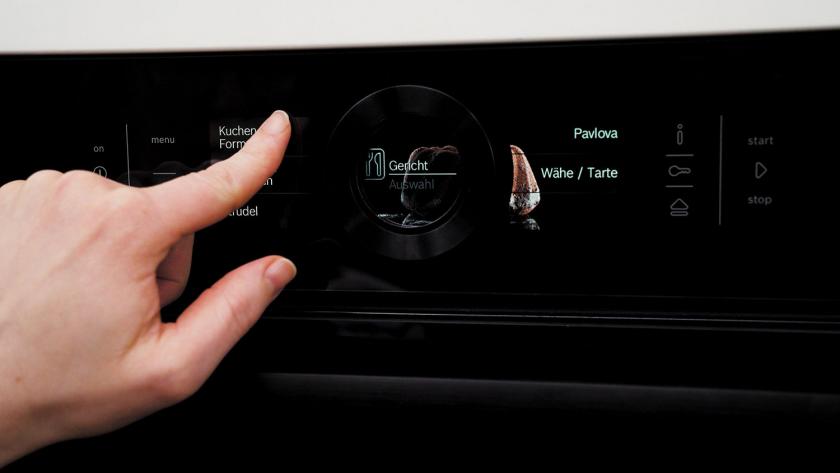 Zum Backen der Zimtrolle wird der Ofen eingeschaltet.