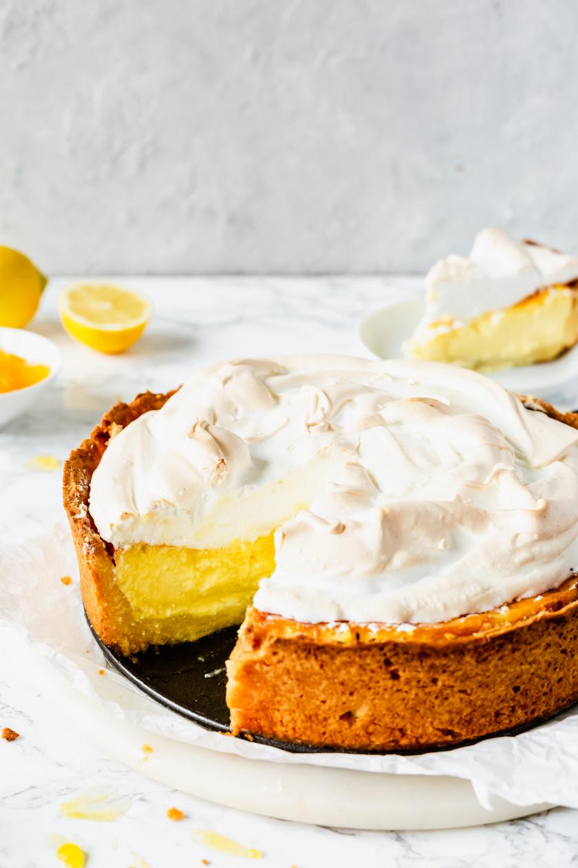 Zitronen-Schmand-Kuchen mit Baiser | Simply Yummy