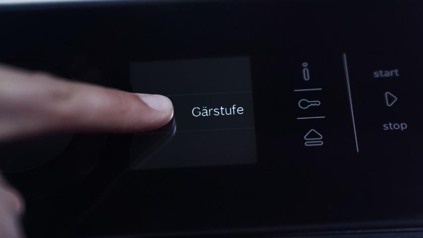 Die Gärstufe des Bosch Sensor-Backofens der Serie 8 wird aktiviert.