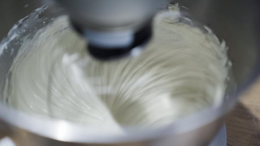 Zuckerkuchen mit Schmand vom Blech | Simply Yummy