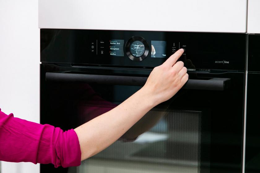 Der Backofen wird eingeschaltet.