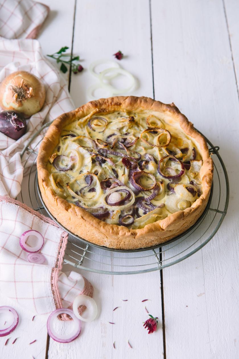 Zwiebelkuchen vegetarisch ohne Speck mit roten Zwiebeln