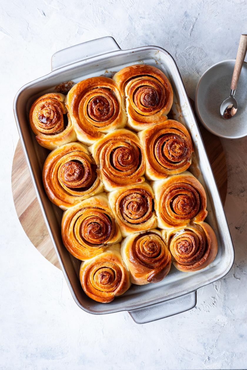 Zimtschnecken in einer Auflaufform