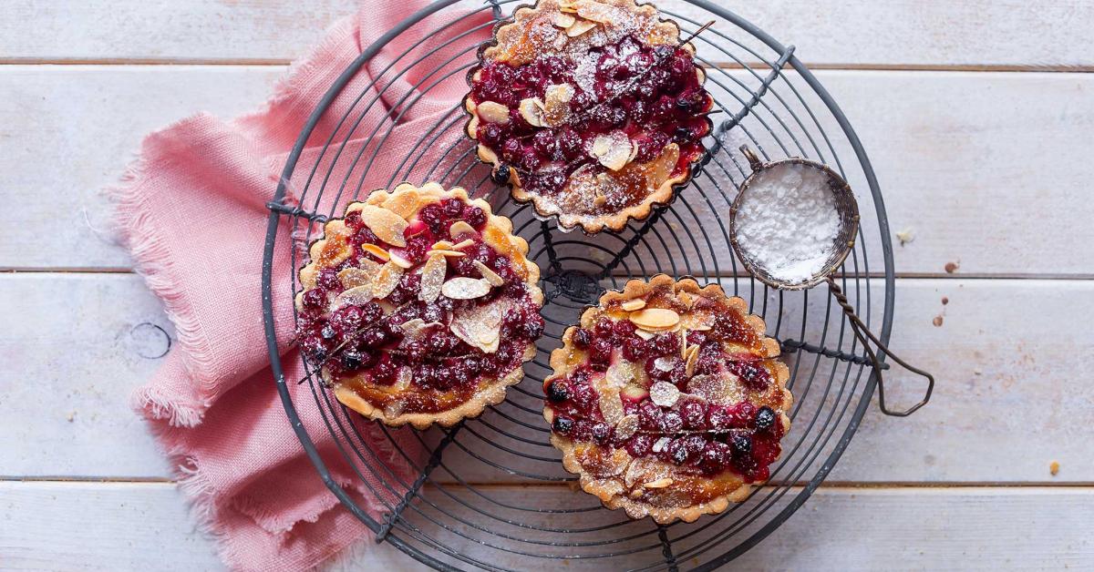 Johannisbeer-Marzipan-Tartelettes | Simply Yummy