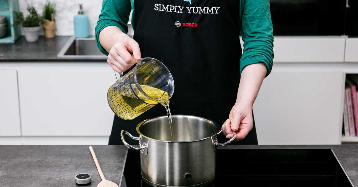 Frittieren im Topf ohne Fettspritzer - 6 Gebote | Simply Yummy