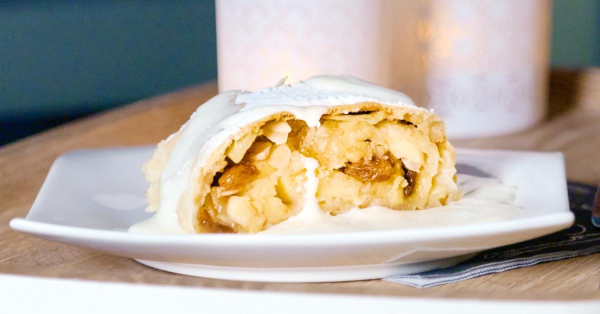 Apfelstrudel mit Vanillesoße | Rezepte von Simply Yummy