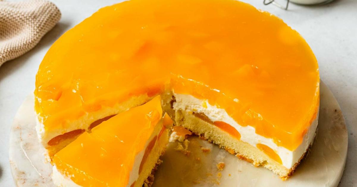 Aprikosen-Joghurt-Torte mit Sahne | Simply Yummy