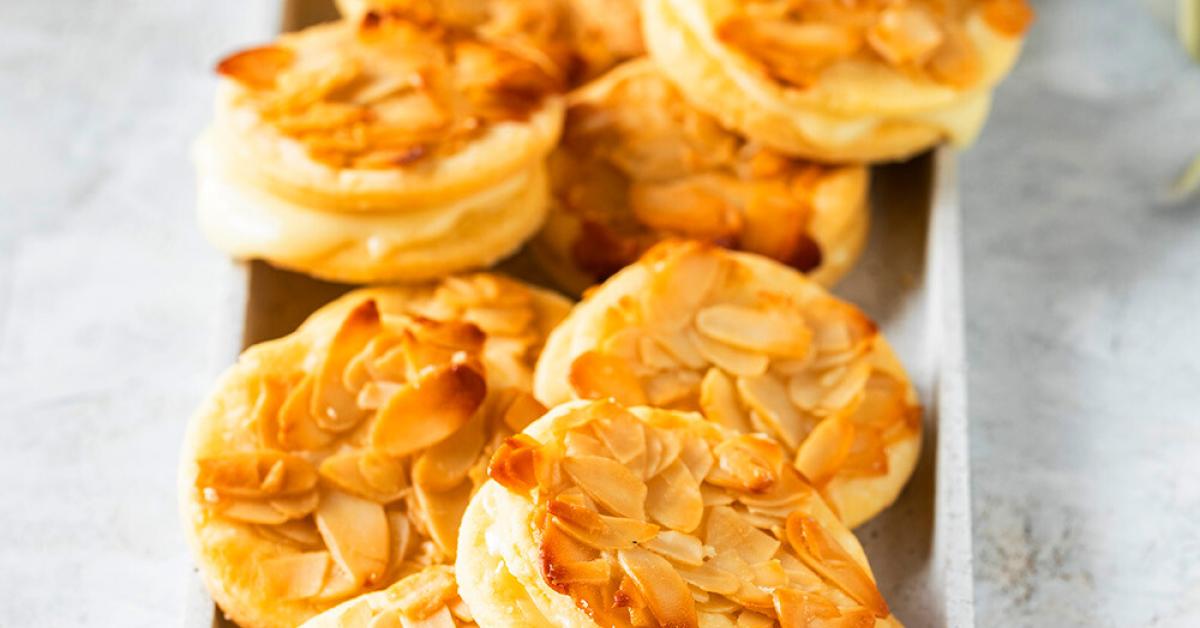 Bienenstich-Kekse mit Schoko-Mandel-Füllung | Simply Yummy Bienenstich-Kekse mit Schoko-Mandel-Füllung | Simply Yummy