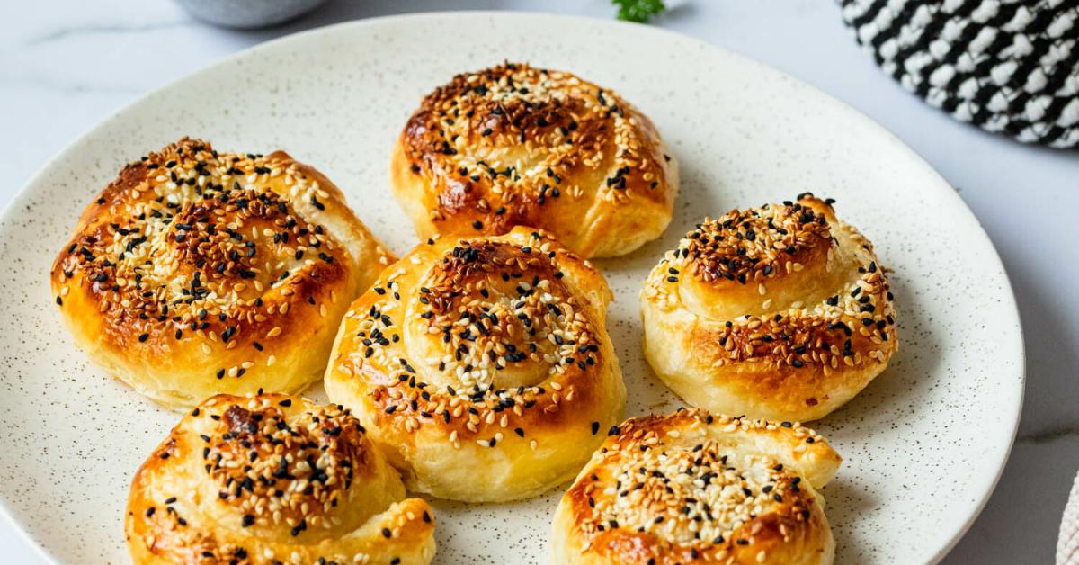 Börek-Schnecke mit Käse - einfaches Rezept | Simply Yummy