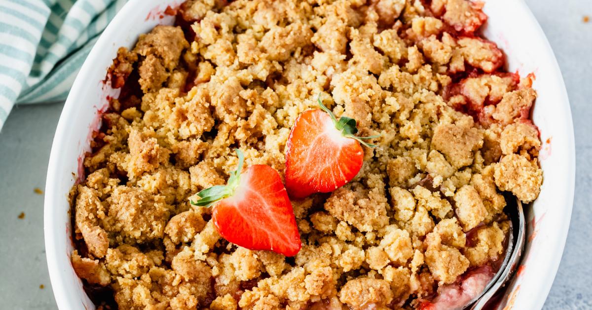 Erdbeer-Rhabarber-Crumble - bestes Rezept | Simply Yummy Erdbeer-Rhabarber-Crumble - bestes Rezept | Simply Yummy
