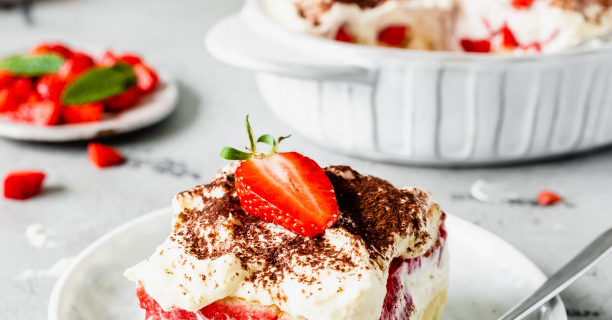 Erdbeer-Tiramisu mit Mascarpone und Sahne | Simply Yummy