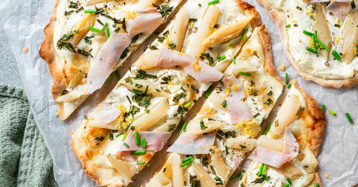 Flammkuchen Mit Spargel Und Schinken