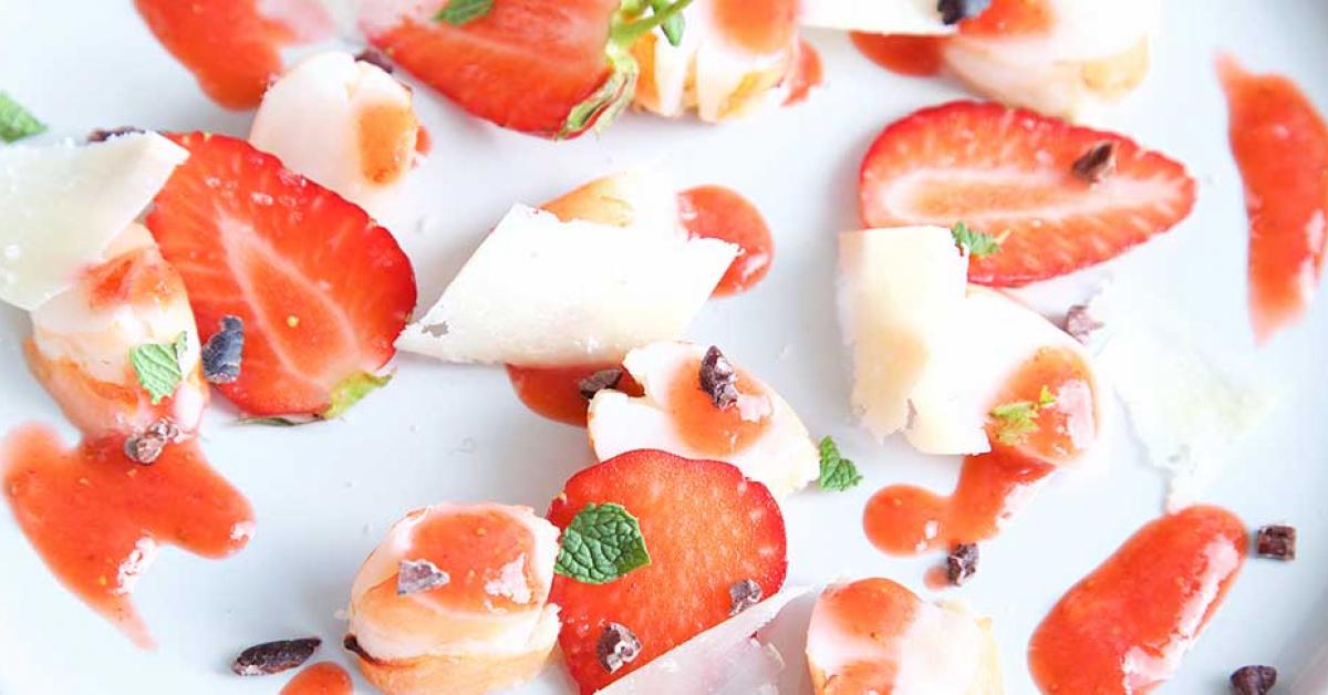 Garnelen mit Erdbeer-Harissa-Creme | Simply Yummy